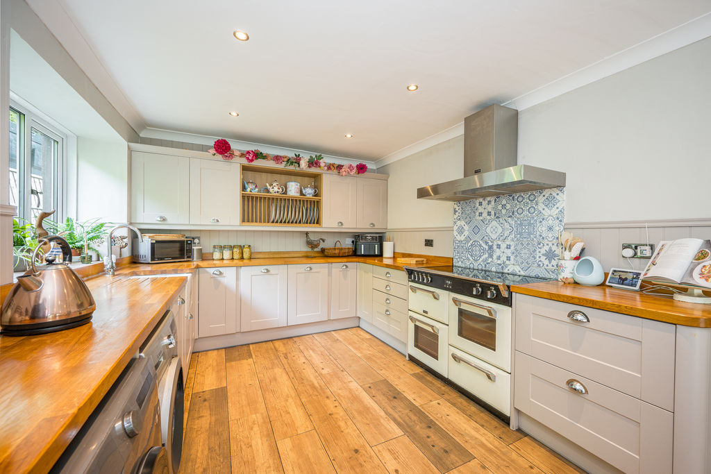 Kitchen- click for photo gallery